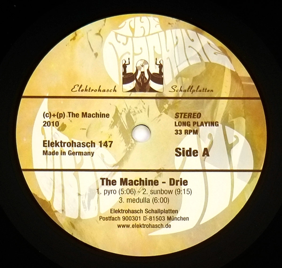 Close up of Side One record's label THE MACHINE - Drie