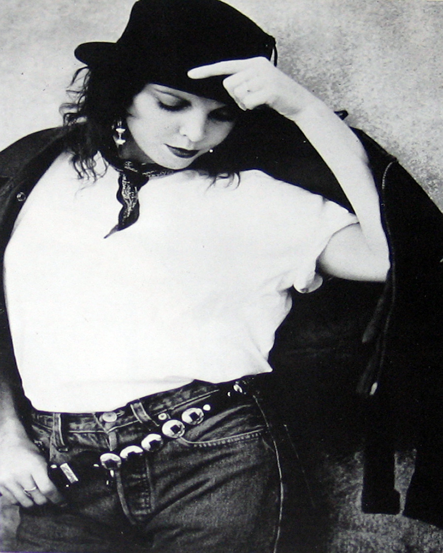 Photo of Pat Benatar on the inner sleeve   