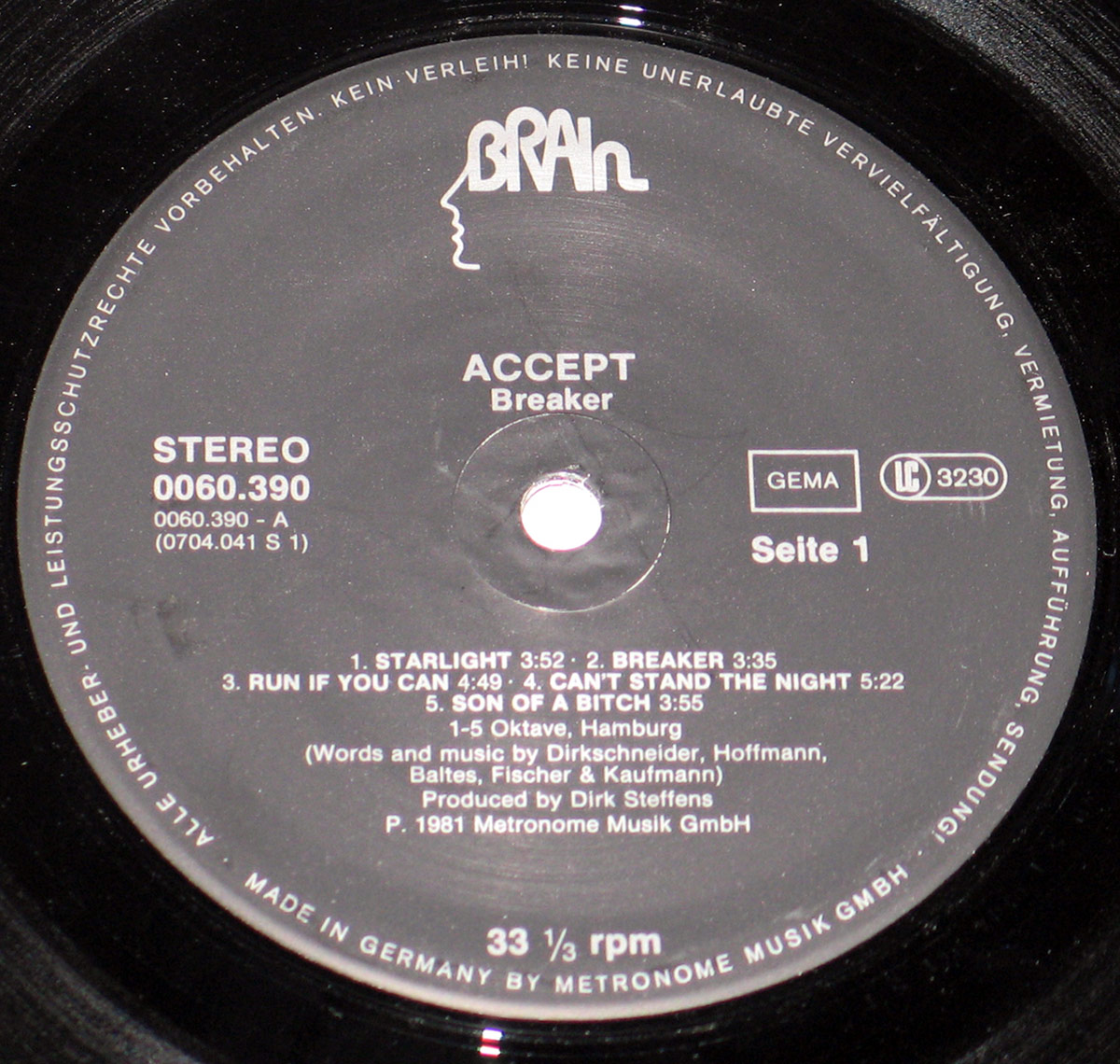 Close up of the "BRAIN" Records label with catalognr: 0060.390 LC 3230