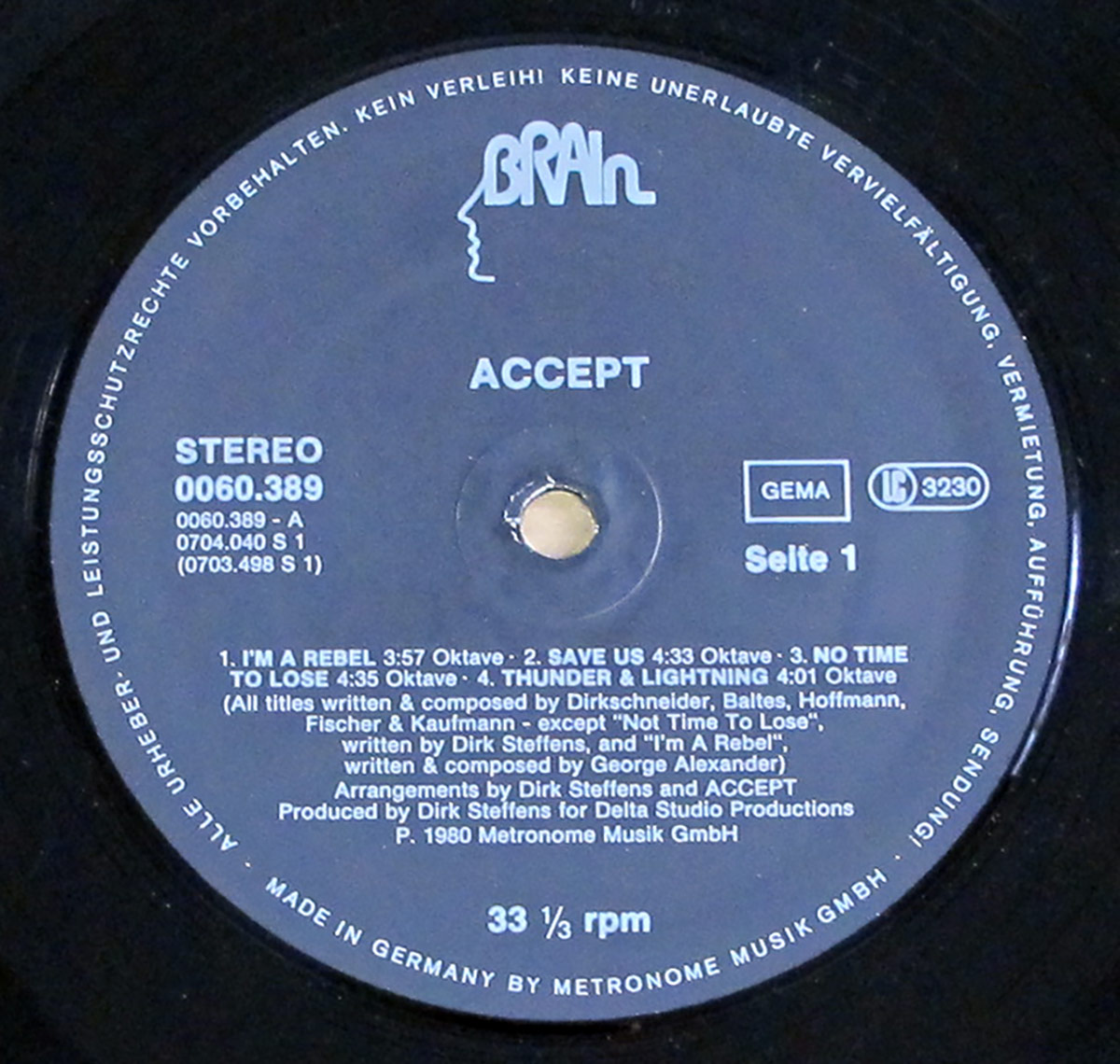 Close up of the black and grey "BRAIN" record's label with catalognr: 0060.389