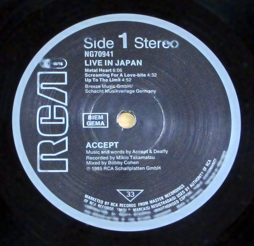 Photo of record 1 of ACCEPT - Live in Japan aka Kaizoku-Ban ( Genuine 1st issue ) 