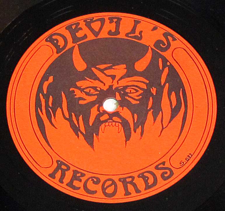 Enlarged High Resolution Photo of the Record's label ATTENTAT ROCK Le Gang Des Saigneurs https://vinyl-records.nl