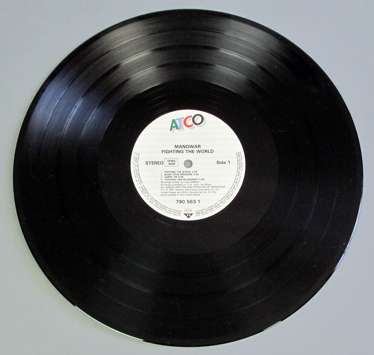High Resolution Photo of MANOWAR - Fighting the World White Label 