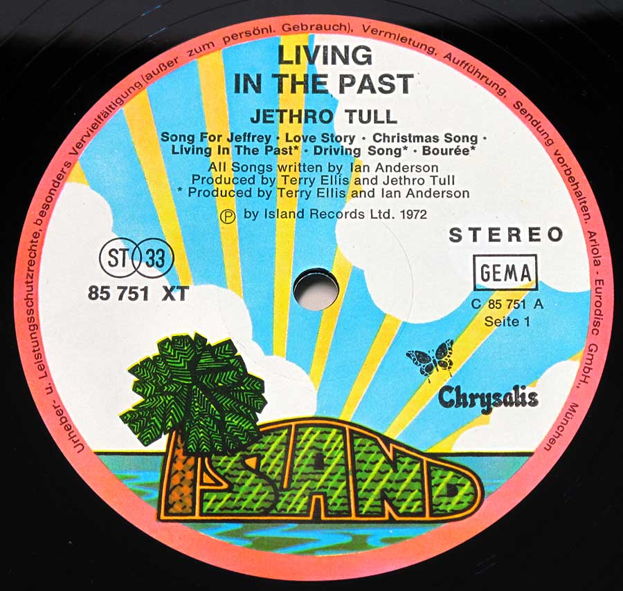 Close up of record's label JETHRO TULL - Living In The Past German Releas Gatefold 12" Vinyl LP Album Side One