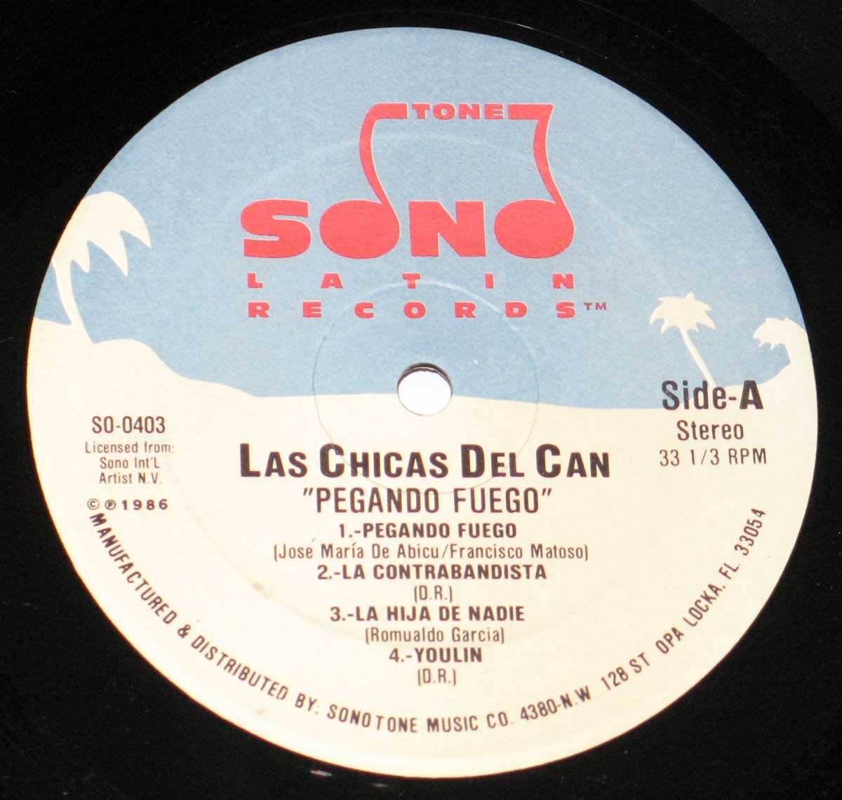 Record Label Close-Up photo of Las Chicas del Can Pegando Fuego 
