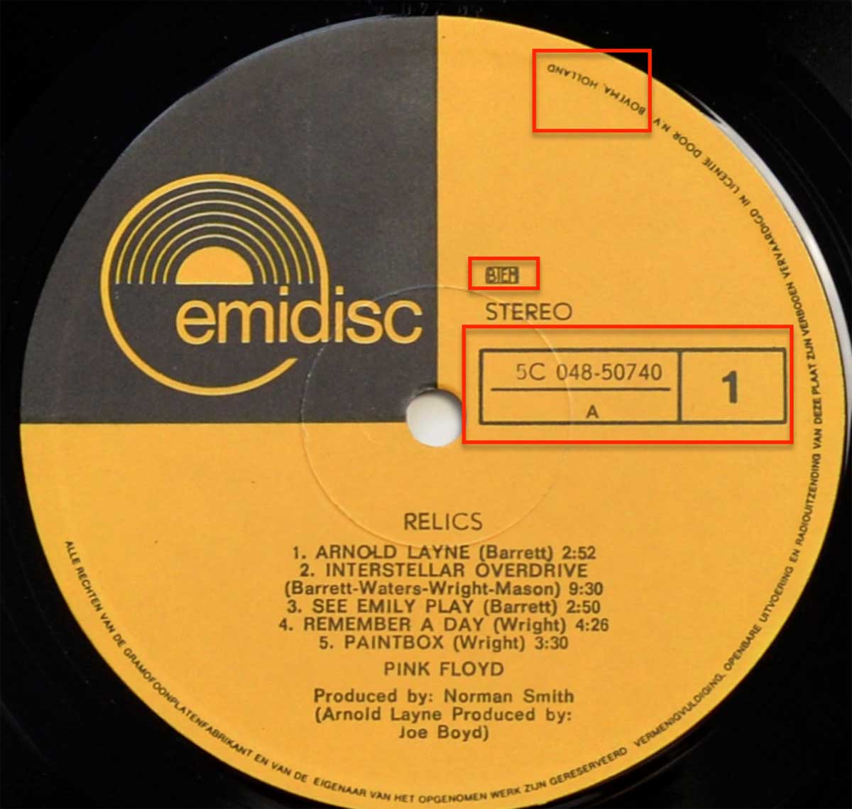 Photo of record label of PINK FLOYD - Relics Netherlands 