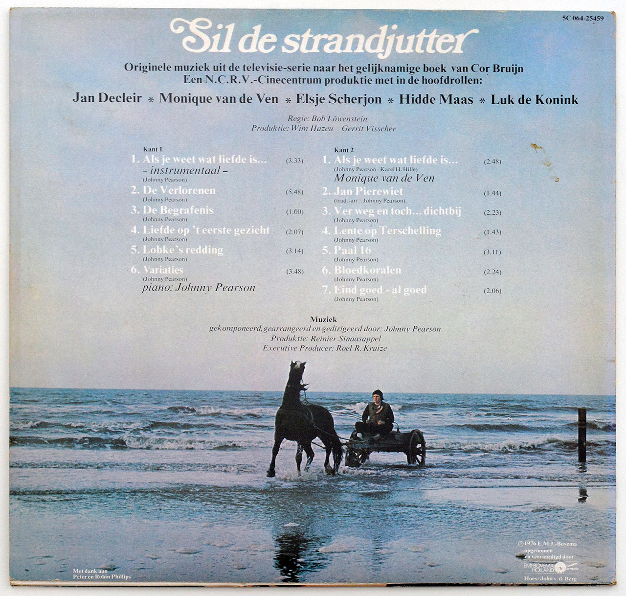 Back cover of JOHNNY PEARSON's 'Sil De Strandjutter' OST showing tracklisting, production credits, cast names and a coastal photo with a man in a horse-drawn cart on the beach.