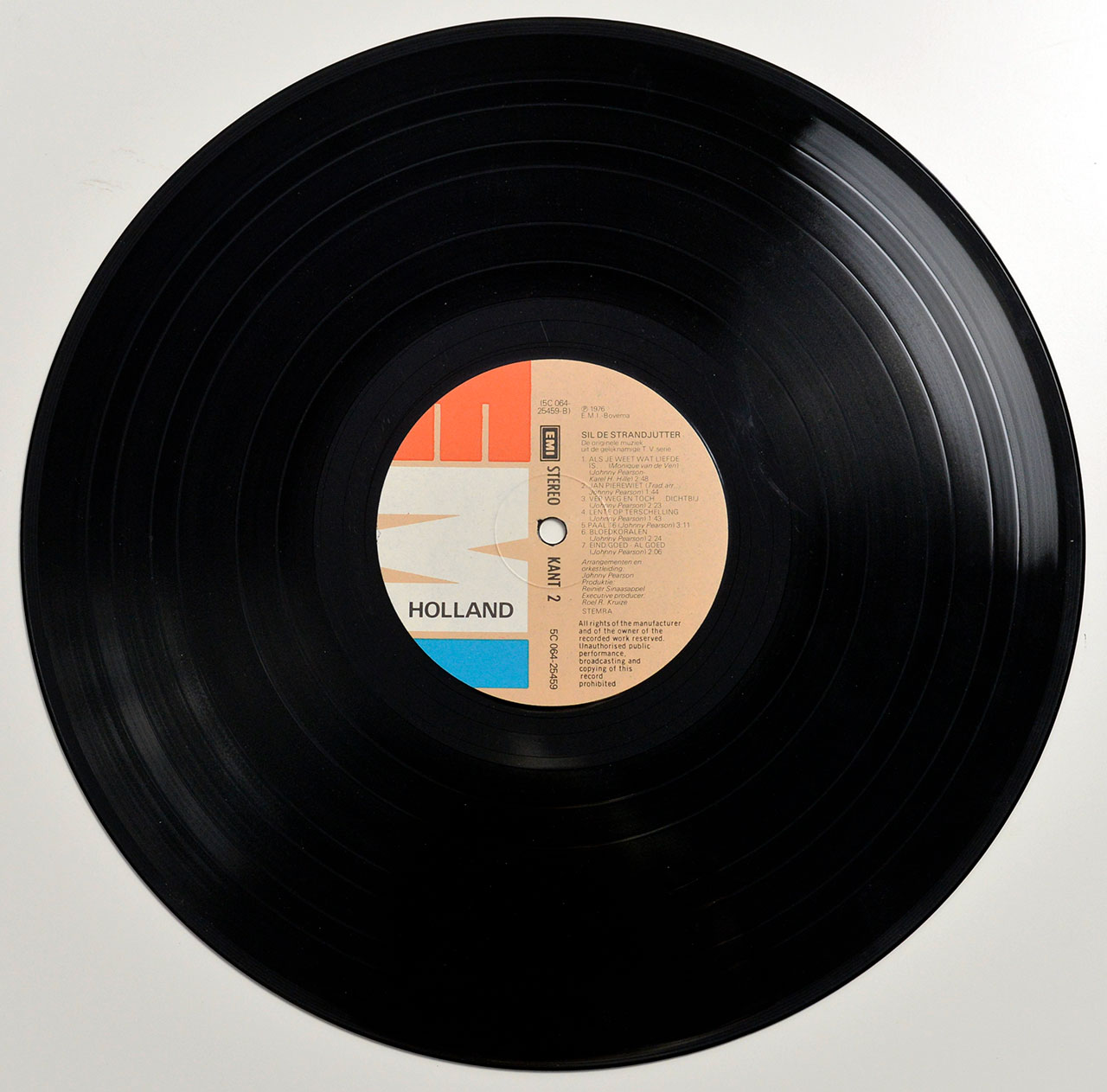 Side Two of JOHNNY PEARSON's Sil De Strandjutter OST 12-inch vinyl LP, featuring EMI Holland label with track titles for Kant 2 and distinctive orange, beige, and blue graphics.