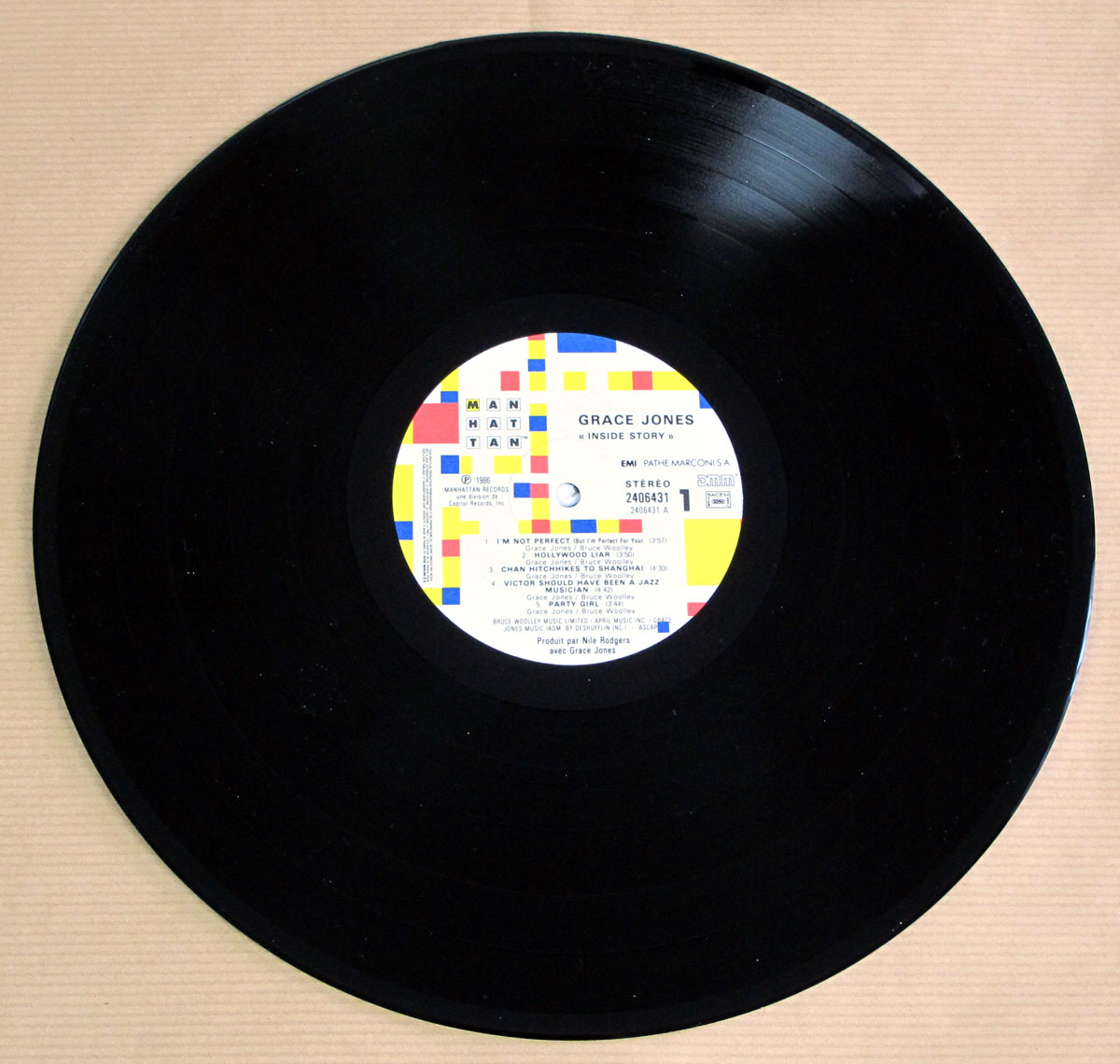High Resolution Photo of Grace Jones album 