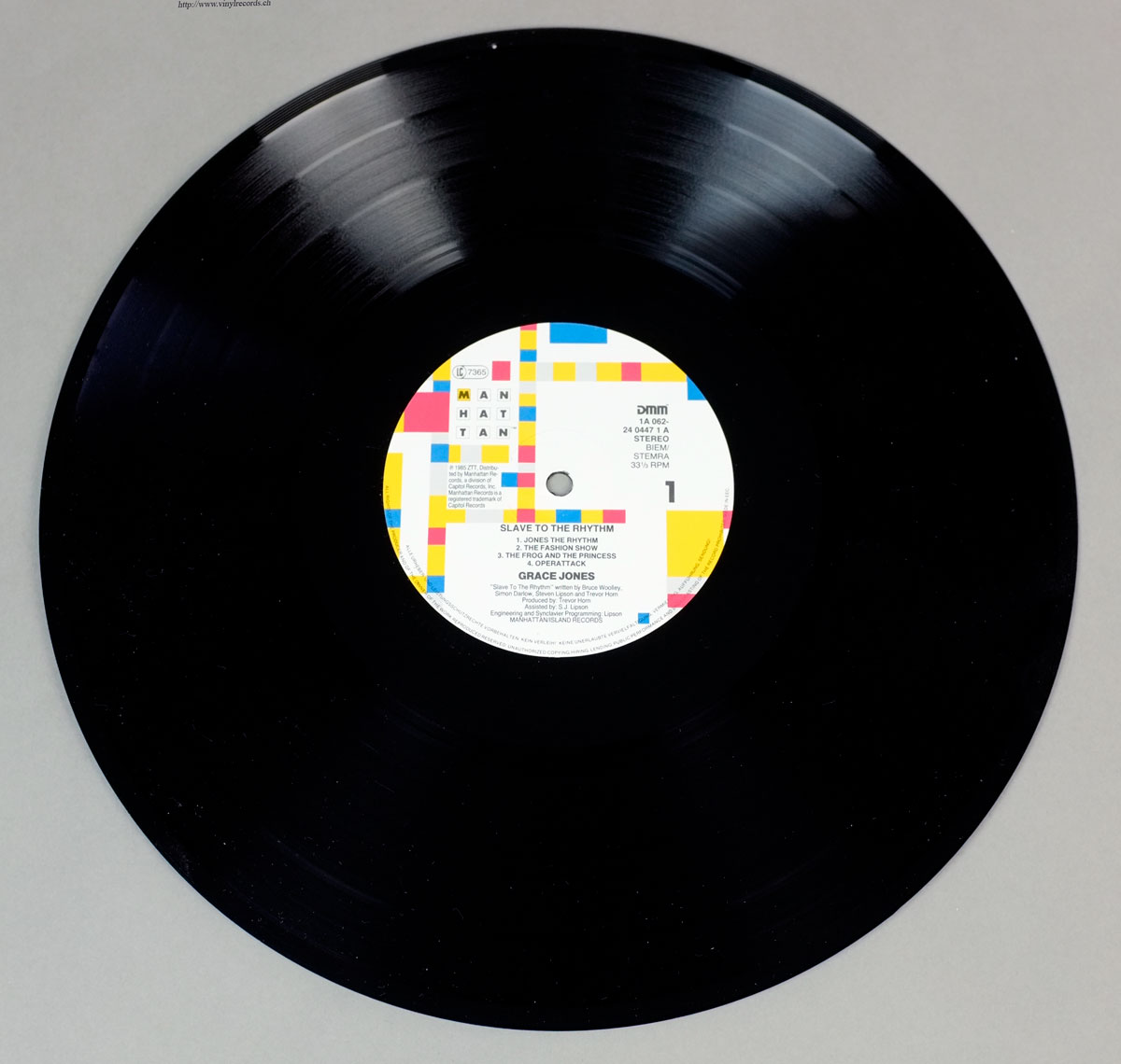 High Resolution Photo of Grace Jones album 