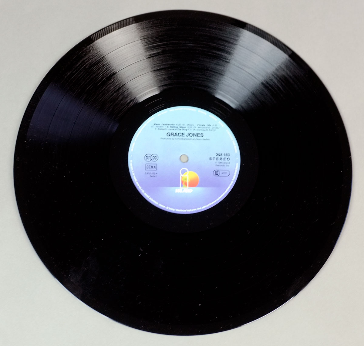 High Resolution Photo of Grace Jones album 