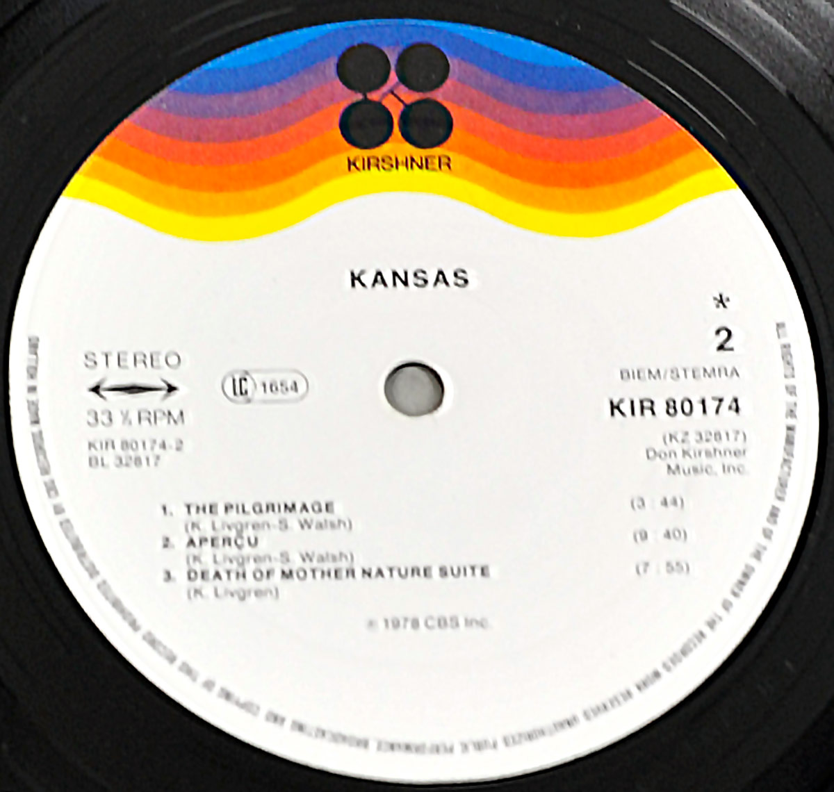 Close up Photo of "KANSAS - Self-Titled" 12" Kirshner Record Label

