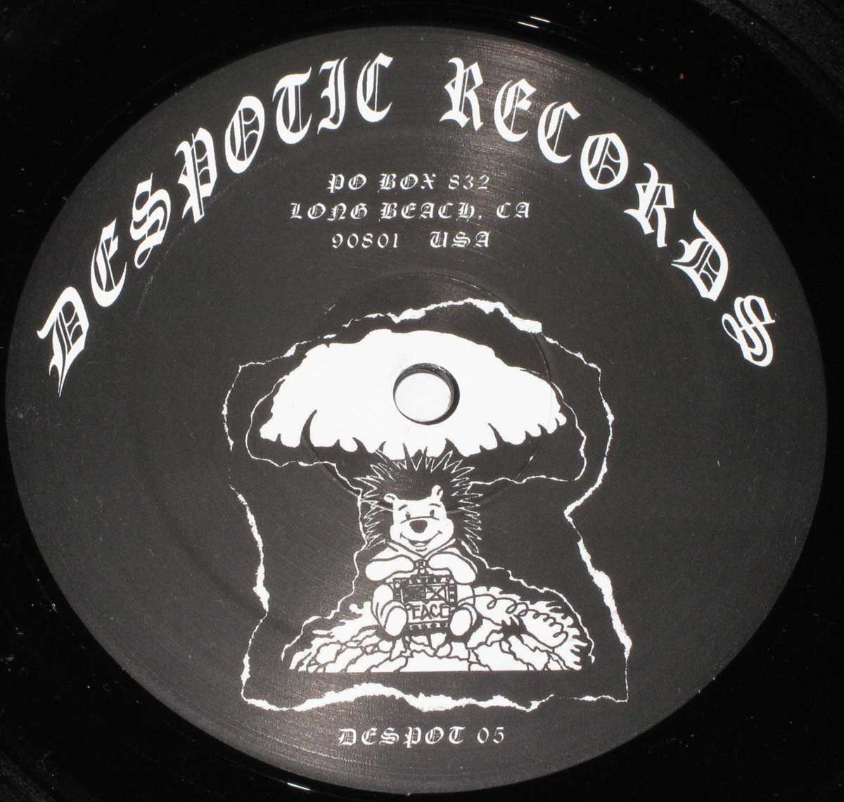 Enlarged High Resolution Photo of the Record's label ARMISTICE - Fluff and Stuff https://vinyl-records.nl