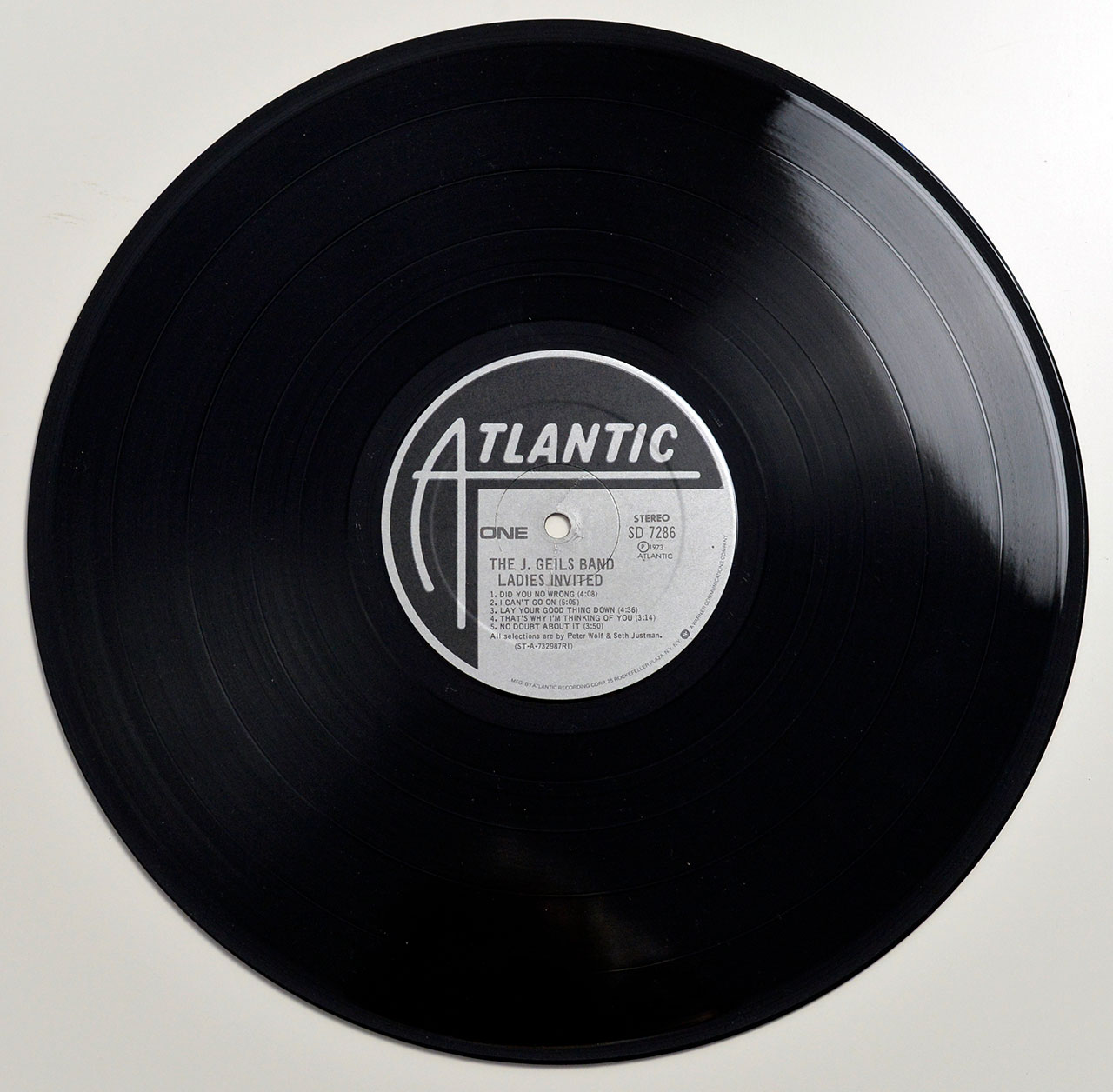 Side One of THE J. GEILS BAND – Ladies Invited on Atlantic SD 7286 with silver label and black text listing five tracks including Did You No Wrong